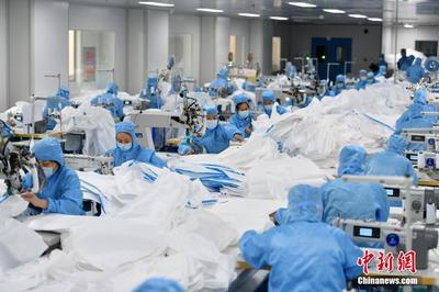 探訪石家莊防護服與醫用口罩生產線 從“應急保供”到“常態守護”